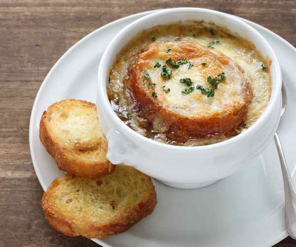 Soupe à l'oignon gratinée